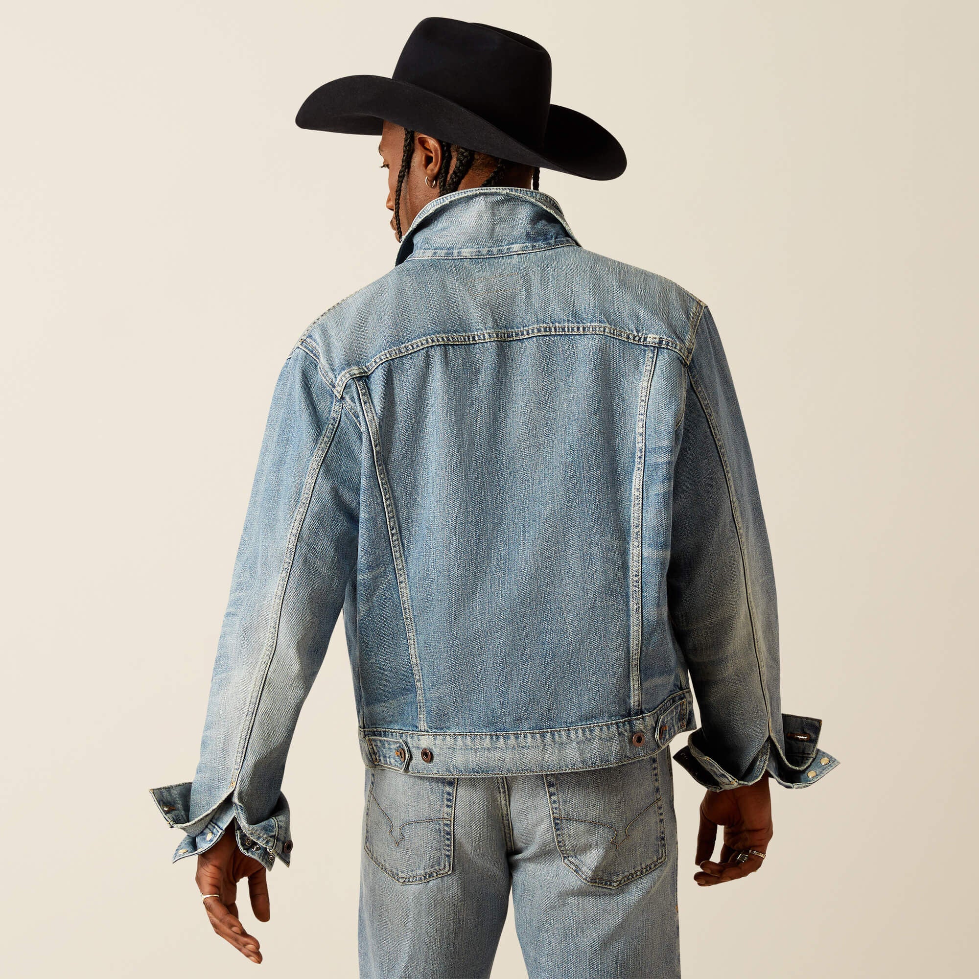 Ariat Everybody's Yellowstone Hometown Denim Jacket Trends